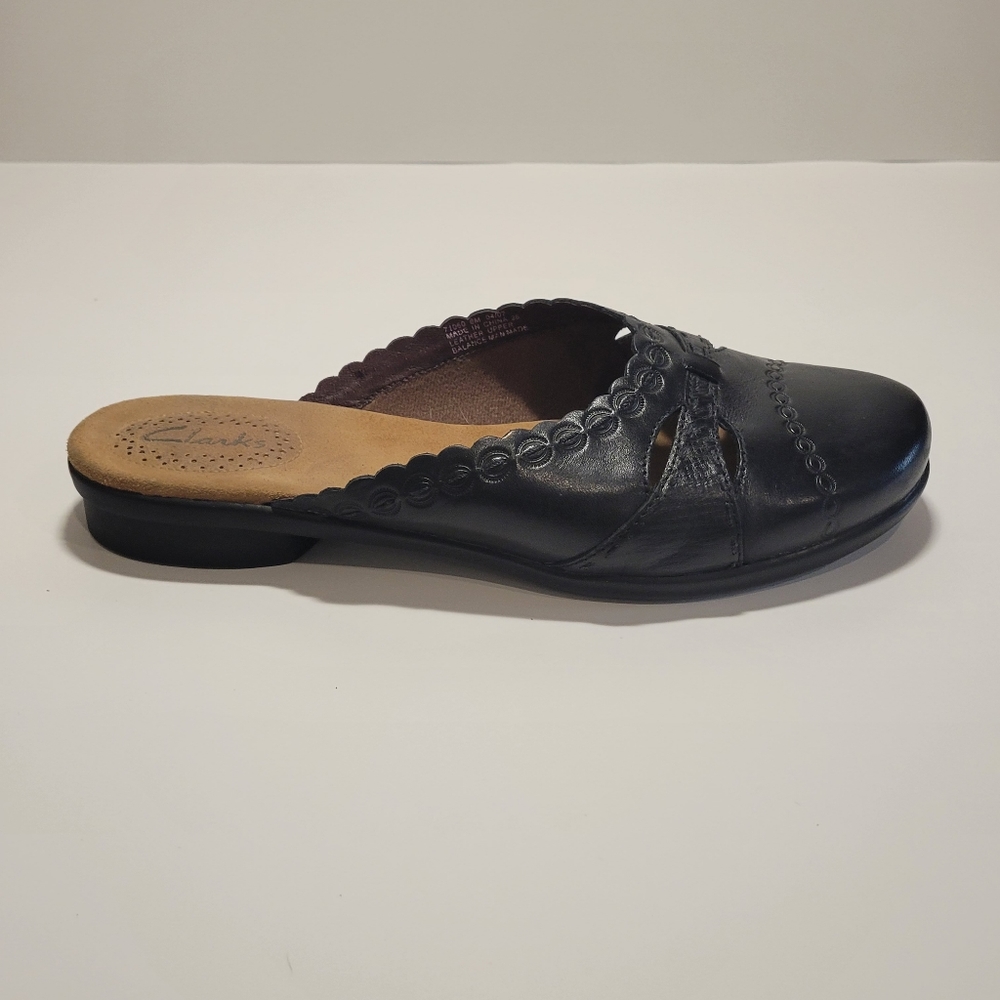 Womens Clarks mules Sz 8 Black